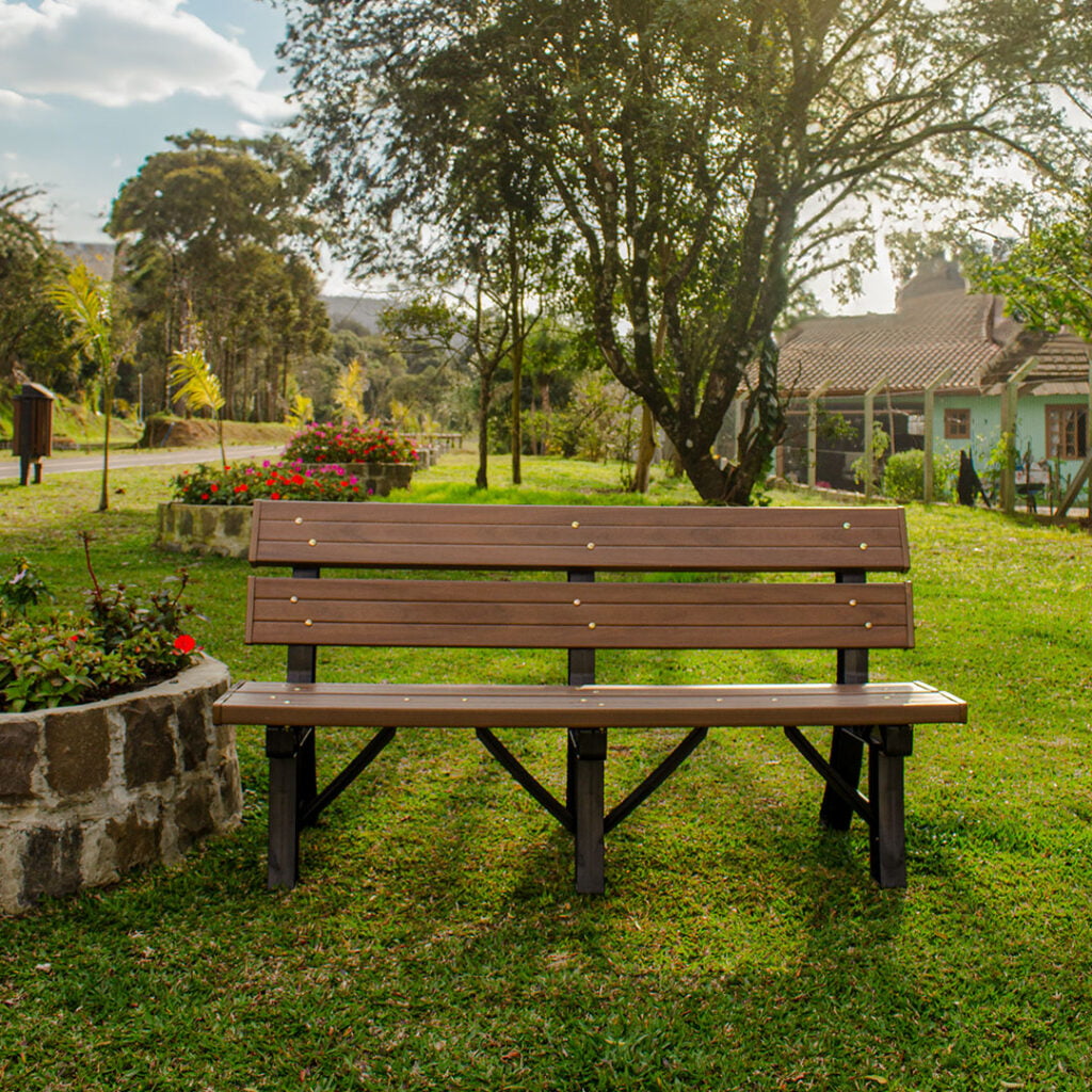 Banco de Madeira Plástica Premium da BrasilGrass – Resistente, Sustentável e Sofisticado